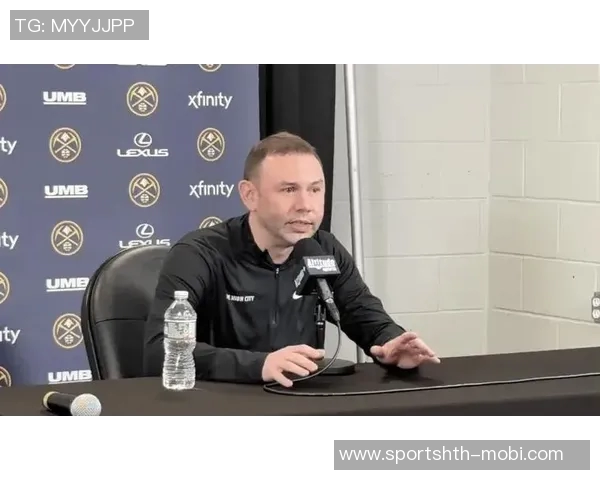 阿德尔曼强调球队中锋短缺需全力以赴不抱怨的决心与态度